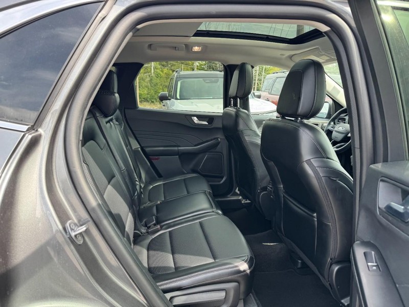 Ford Escape Vehicle Full-screen Gallery Image 10