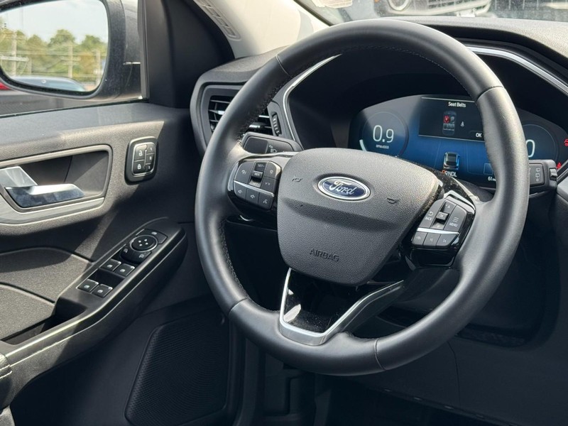 Ford Escape Vehicle Full-screen Gallery Image 12