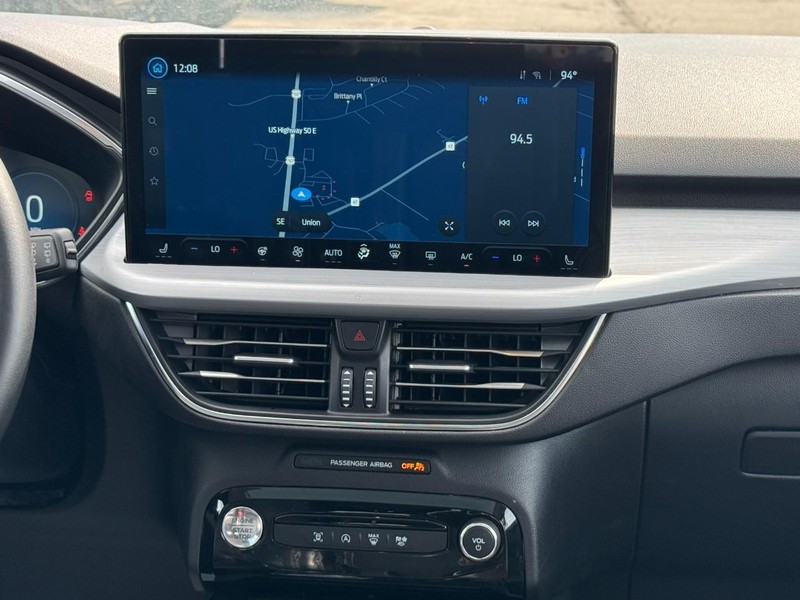 Ford Escape Vehicle Full-screen Gallery Image 13