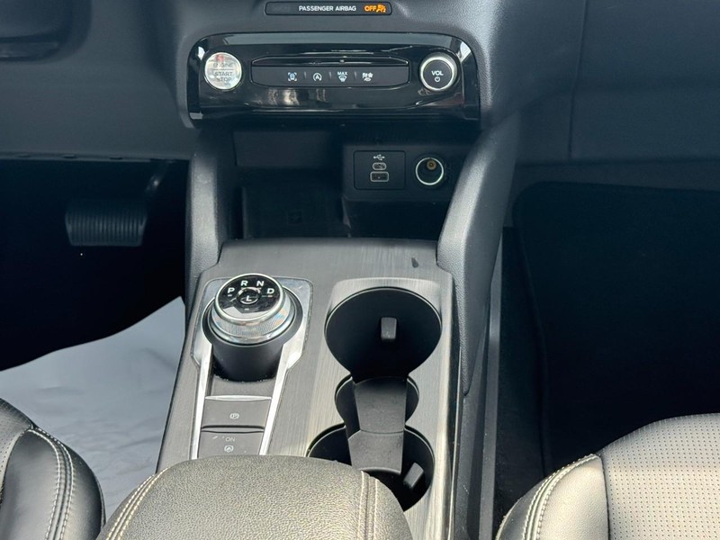 Ford Escape Vehicle Full-screen Gallery Image 14
