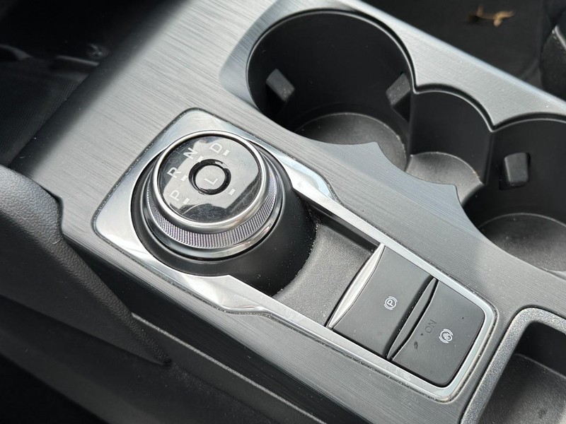 Ford Escape Vehicle Full-screen Gallery Image 20