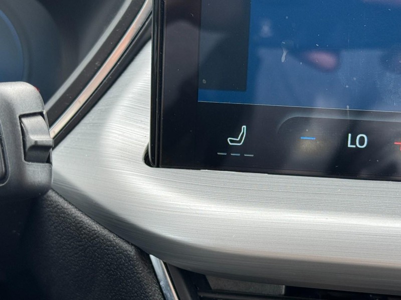 Ford Escape Vehicle Full-screen Gallery Image 22