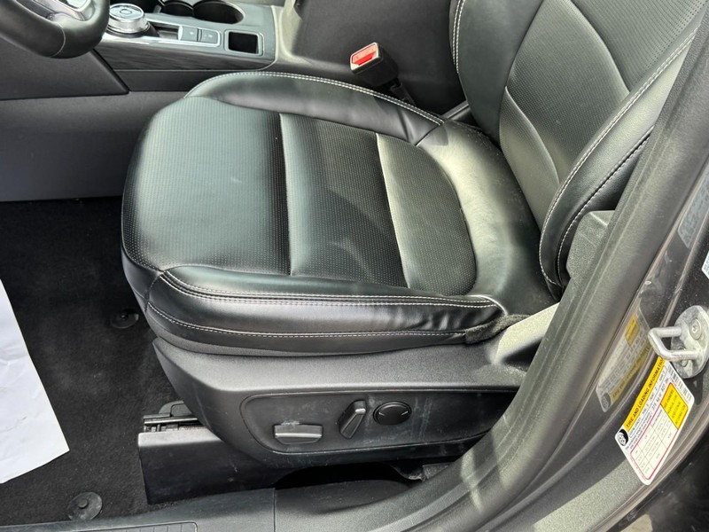 Ford Escape Vehicle Full-screen Gallery Image 26