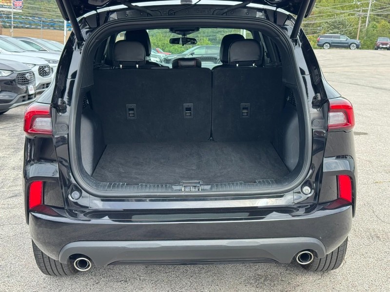 Ford Escape Vehicle Full-screen Gallery Image 05