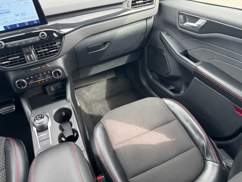 Ford Escape Vehicle Full-screen Gallery Image 15