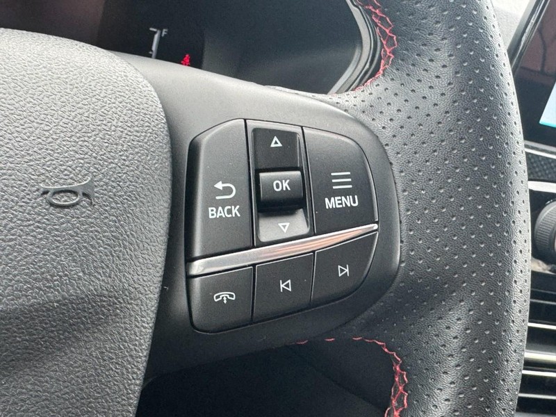 Ford Escape Vehicle Full-screen Gallery Image 17
