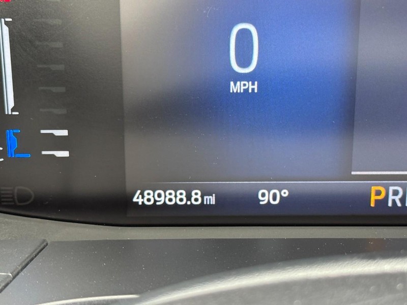 Ford Escape Vehicle Full-screen Gallery Image 18