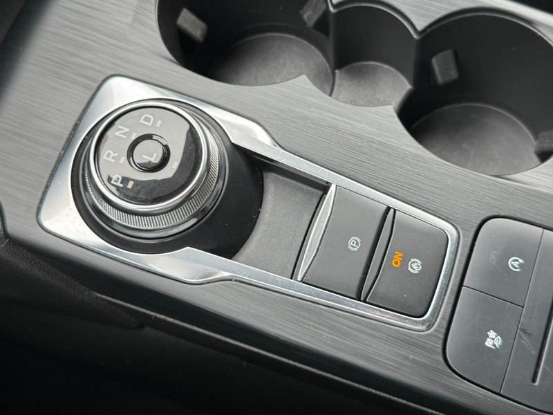 Ford Escape Vehicle Full-screen Gallery Image 19