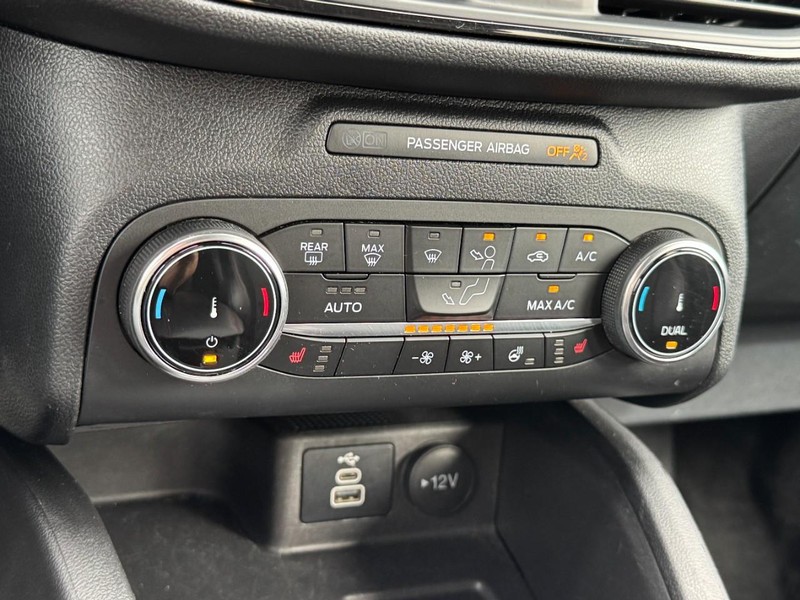 Ford Escape Vehicle Full-screen Gallery Image 20