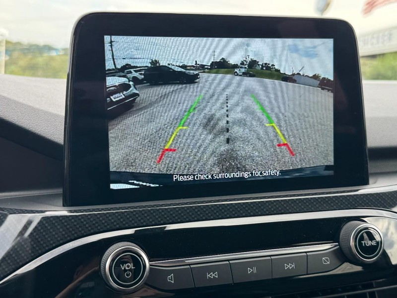Ford Escape Vehicle Full-screen Gallery Image 21