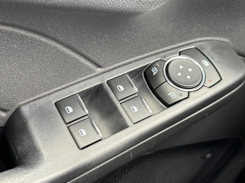 Ford Escape Vehicle Full-screen Gallery Image 22