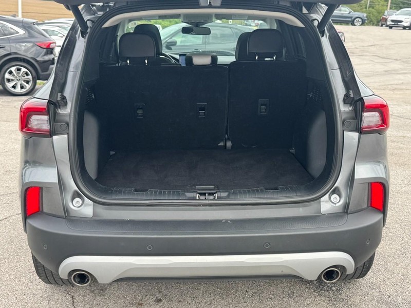 Ford Escape Vehicle Full-screen Gallery Image 05