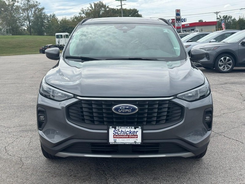 Ford Escape Vehicle Full-screen Gallery Image 09