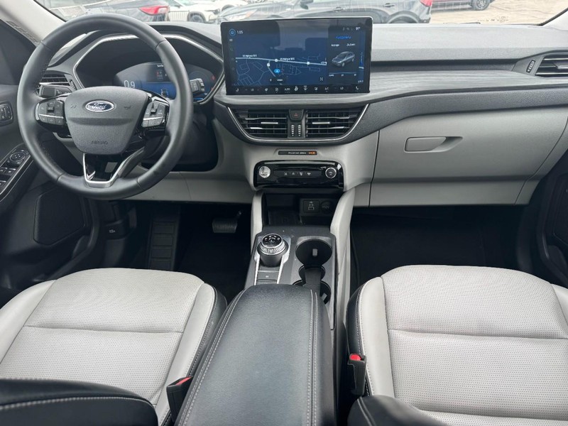 Ford Escape Vehicle Full-screen Gallery Image 11