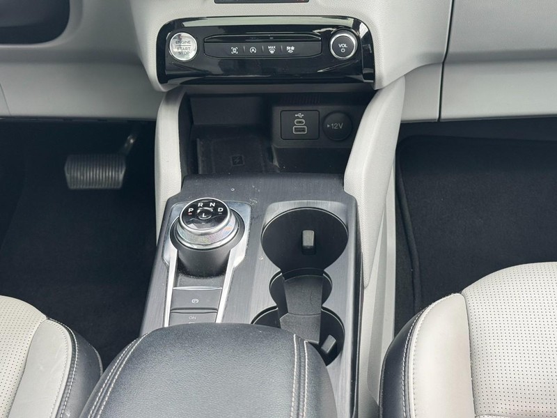 Ford Escape Vehicle Full-screen Gallery Image 14