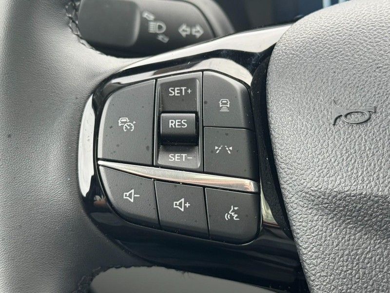 Ford Escape Vehicle Full-screen Gallery Image 17