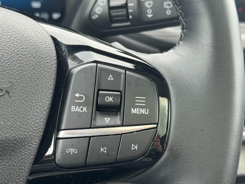 Ford Escape Vehicle Full-screen Gallery Image 18