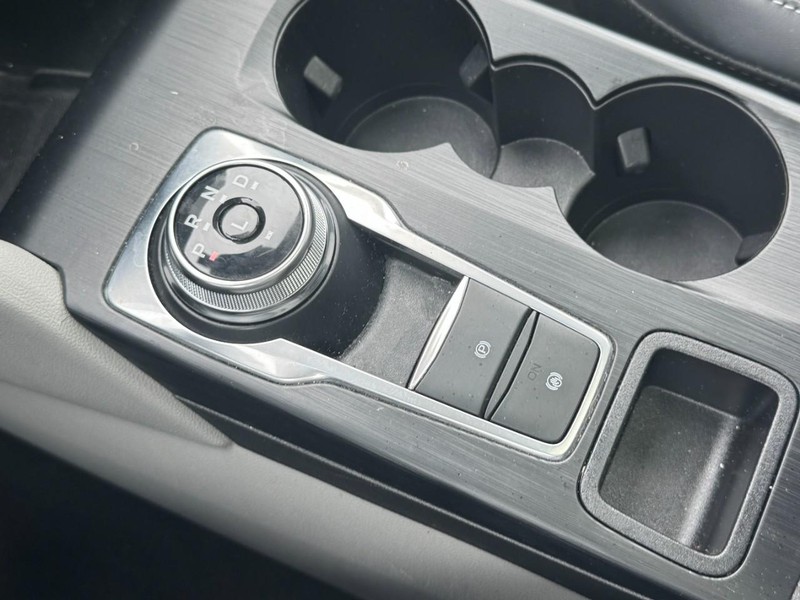 Ford Escape Vehicle Full-screen Gallery Image 20