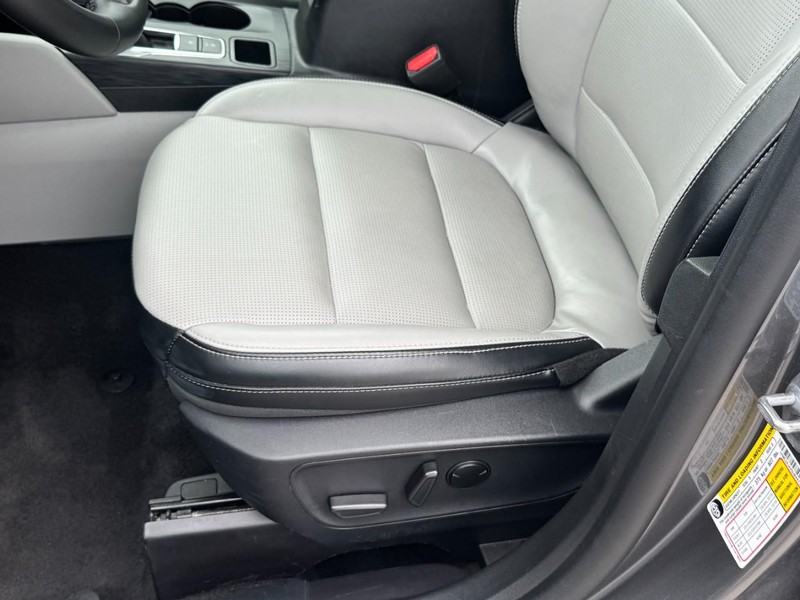 Ford Escape Vehicle Full-screen Gallery Image 25