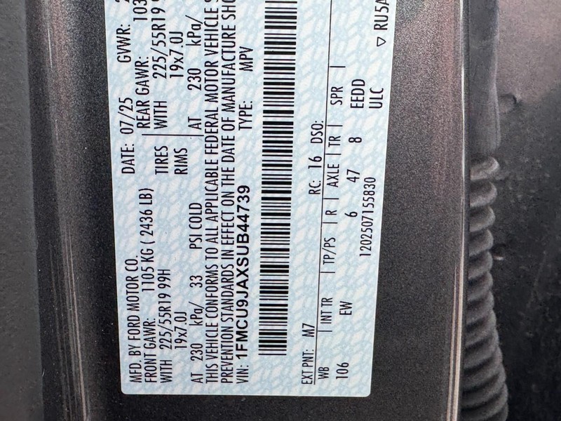 Ford Escape Vehicle Full-screen Gallery Image 26