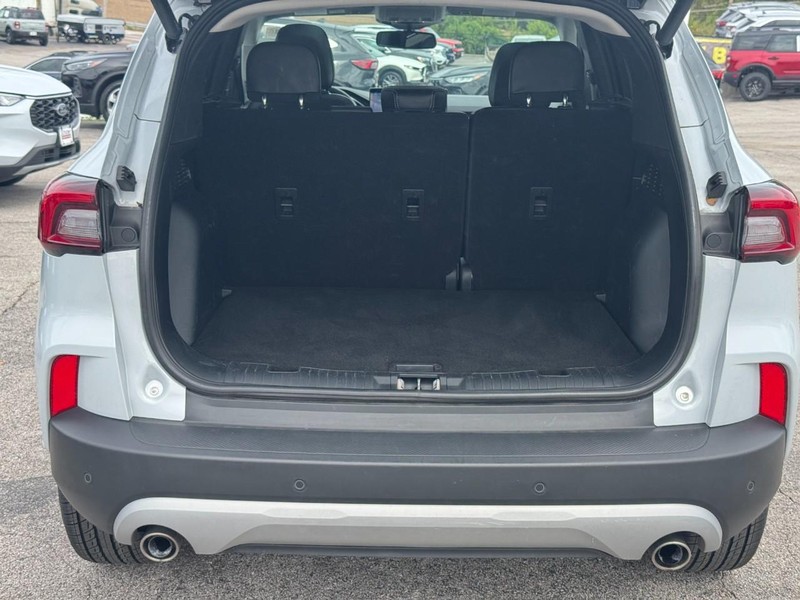 Ford Escape Vehicle Full-screen Gallery Image 05