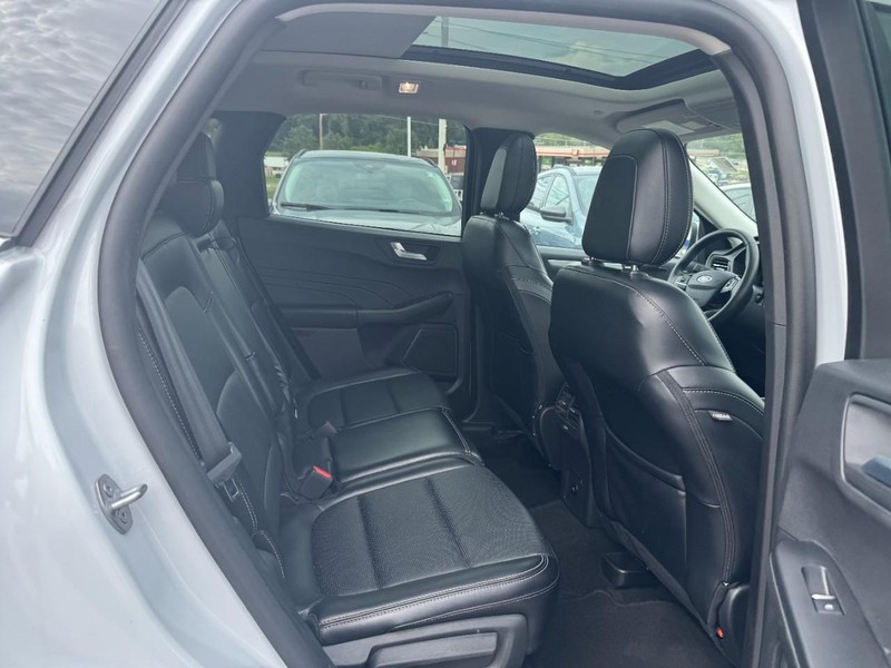 Ford Escape Vehicle Full-screen Gallery Image 10