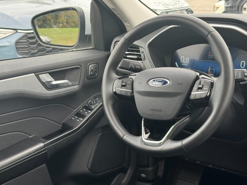 Ford Escape Vehicle Full-screen Gallery Image 12