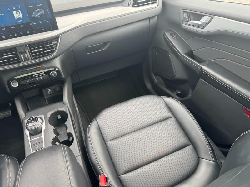 Ford Escape Vehicle Full-screen Gallery Image 15