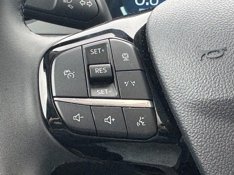 Ford Escape Vehicle Full-screen Gallery Image 17
