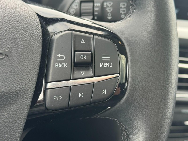 Ford Escape Vehicle Full-screen Gallery Image 18