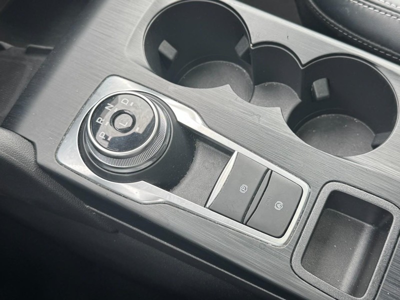 Ford Escape Vehicle Full-screen Gallery Image 20