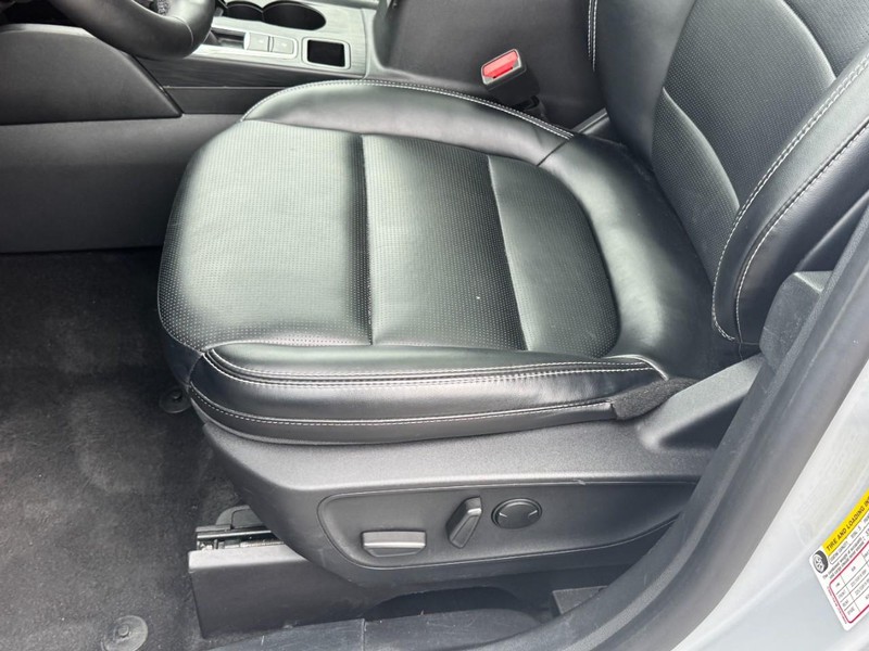 Ford Escape Vehicle Full-screen Gallery Image 25