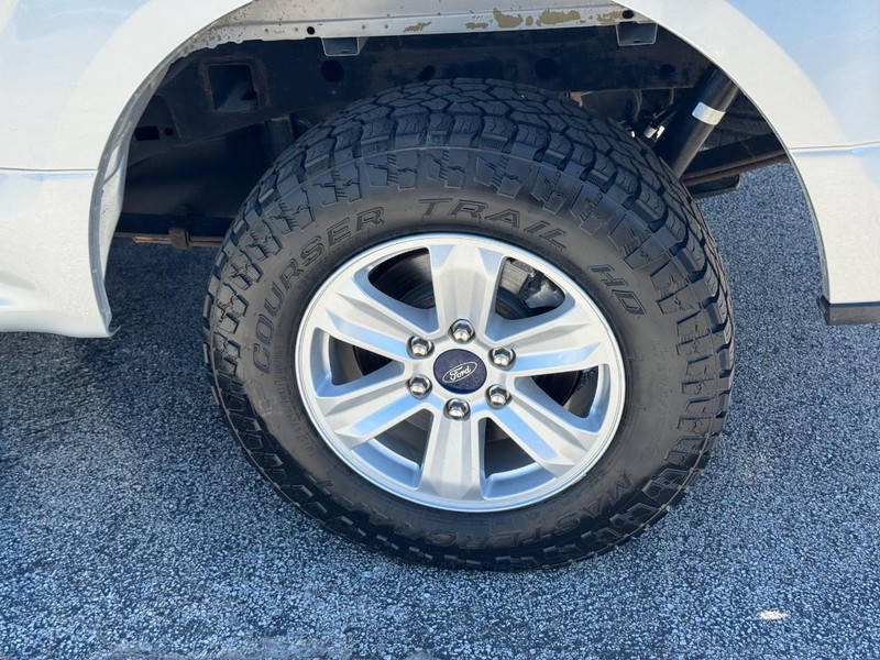 Ford F-150 Vehicle Full-screen Gallery Image 07