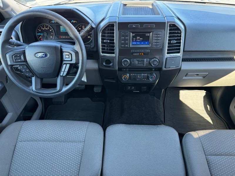 Ford F-150 Vehicle Full-screen Gallery Image 11