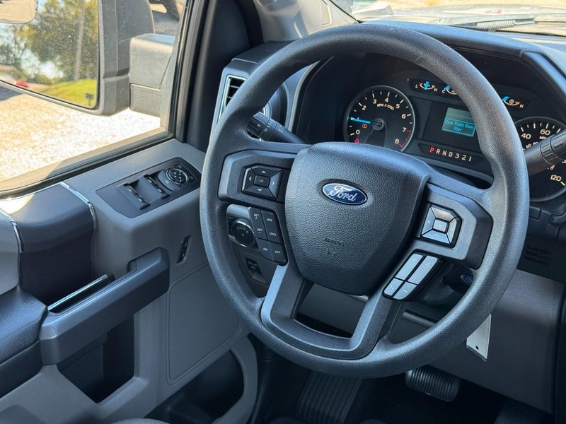 Ford F-150 Vehicle Full-screen Gallery Image 12