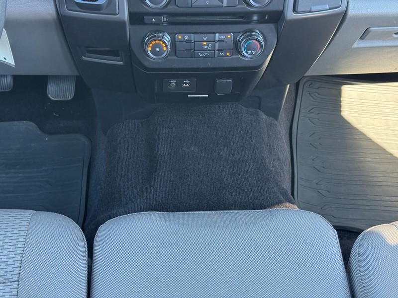 Ford F-150 Vehicle Full-screen Gallery Image 14