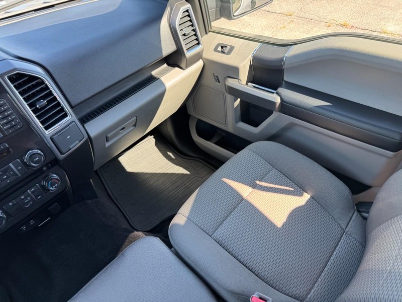 Ford F-150 Vehicle Full-screen Gallery Image 15