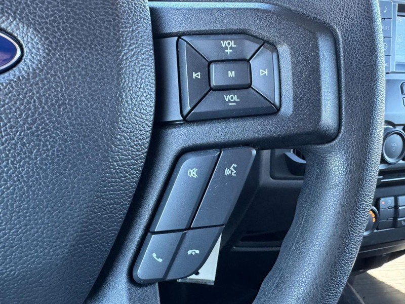 Ford F-150 Vehicle Full-screen Gallery Image 17