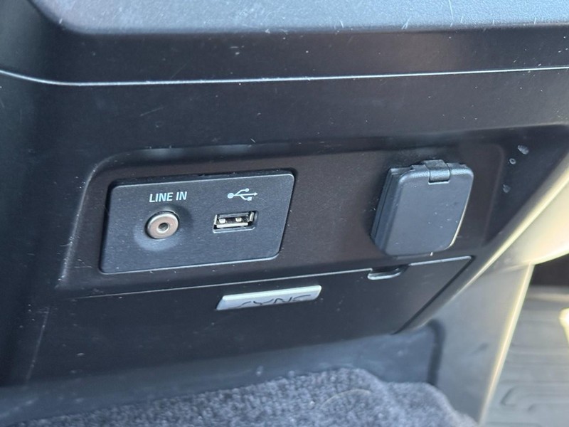 Ford F-150 Vehicle Full-screen Gallery Image 19