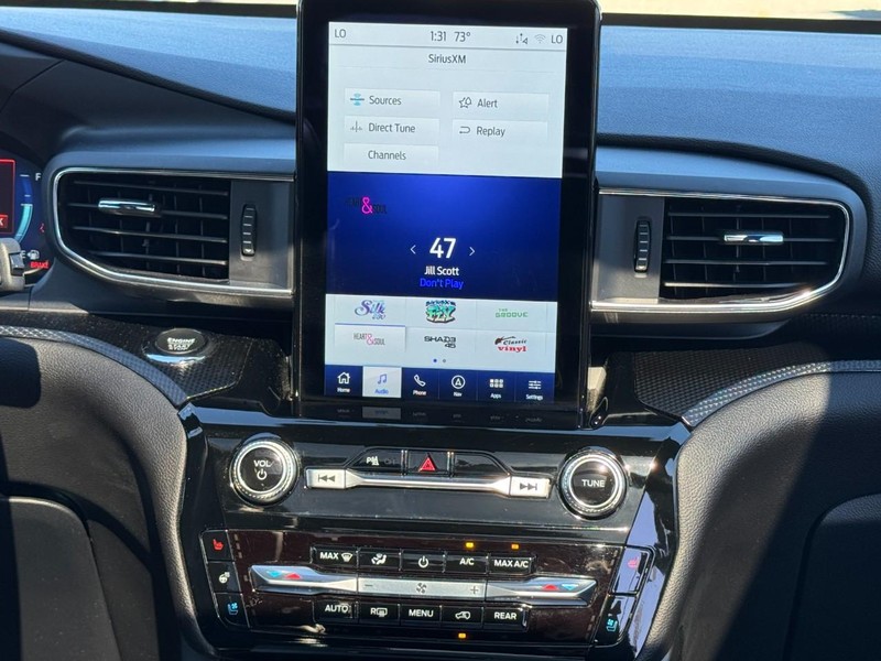 Ford Explorer Vehicle Full-screen Gallery Image 14