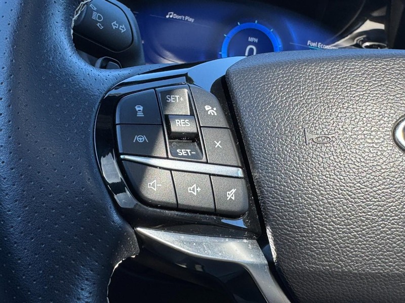 Ford Explorer Vehicle Full-screen Gallery Image 18