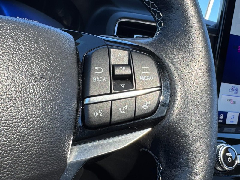 Ford Explorer Vehicle Full-screen Gallery Image 19