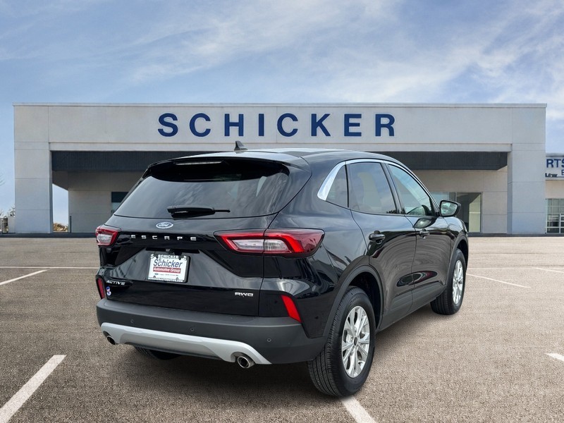 Ford Escape Vehicle Full-screen Gallery Image 03