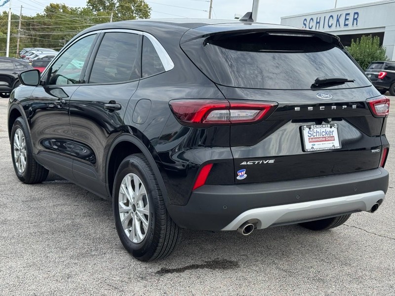 Ford Escape Vehicle Full-screen Gallery Image 06