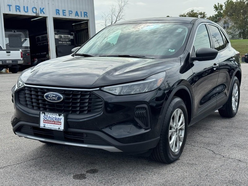 Ford Escape Vehicle Full-screen Gallery Image 08