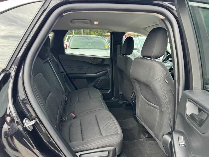 Ford Escape Vehicle Full-screen Gallery Image 10
