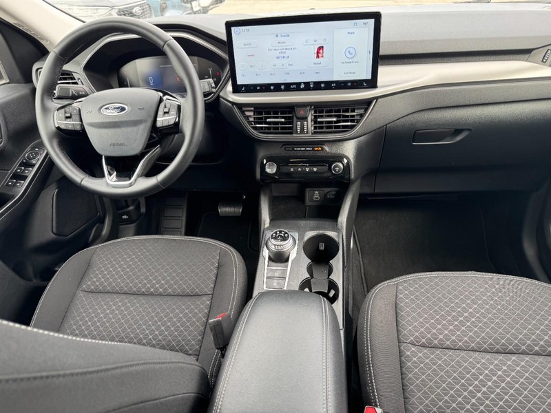 Ford Escape Vehicle Full-screen Gallery Image 11
