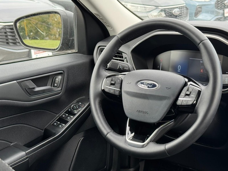 Ford Escape Vehicle Full-screen Gallery Image 12