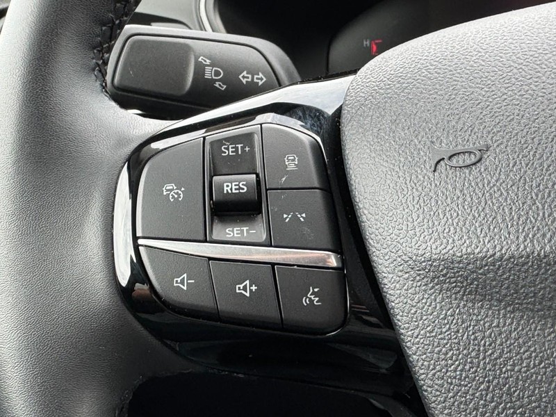Ford Escape Vehicle Full-screen Gallery Image 16
