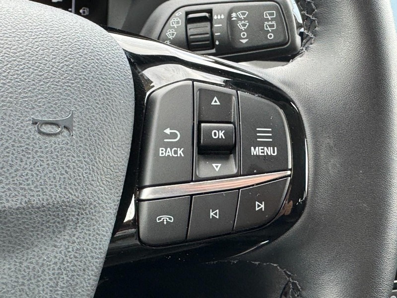 Ford Escape Vehicle Full-screen Gallery Image 17